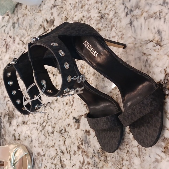 Michael Kors Women's Kelli Logo Print Charm Detail Sandals SZ 10 New - Picture 7 of 16